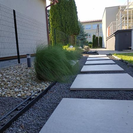 Slnecny Apartmanovy Dom Oslany 外观 照片