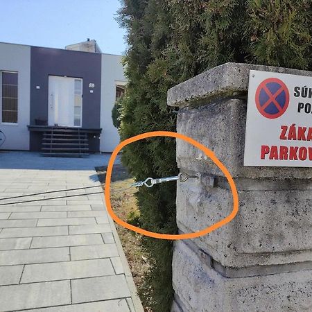 Slnecny Apartmanovy Dom Oslany 外观 照片