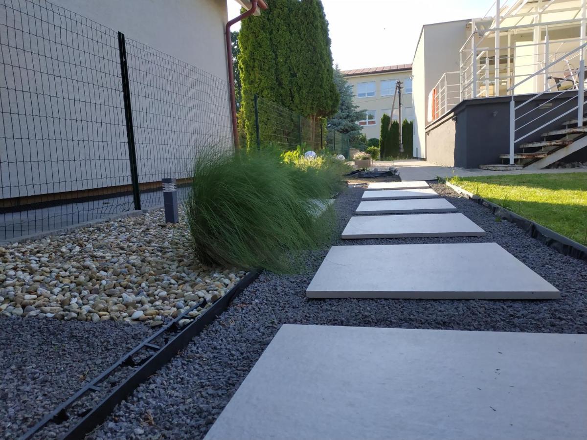 Slnecny Apartmanovy Dom Oslany 外观 照片
